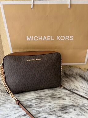 Michael Kors jet set Dark Brown logo crossbody Bag